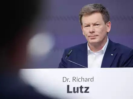 Zwar muss Bahnchef Lutz sparen - doch im direkten Betrieb will er keine Strellen streichen. (Archivfoto) - Foto: Hannes P Albert/dpa