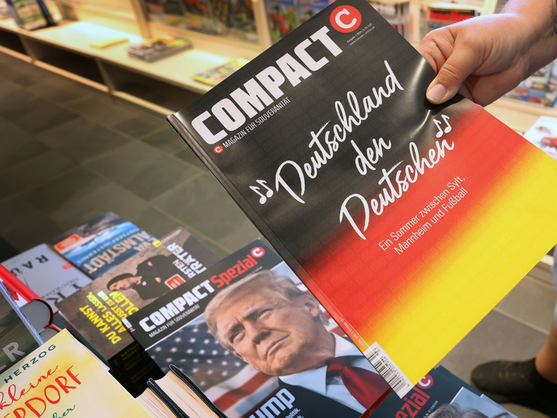 Im Handel ist «Comapct» nicht mehr zu finden. Droht auch Besitzern des Magazins eine Strafe? - Foto: Karl-Josef Hildenbrand/dpa