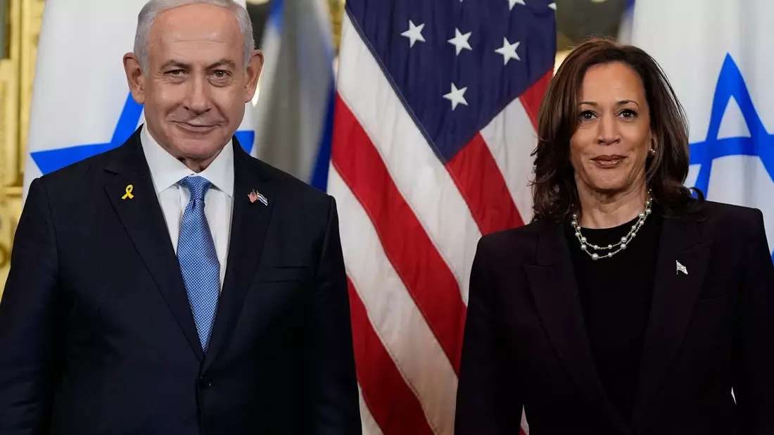 Die US-Vizepräsidentin dürfte bereits genügend Delegiertenstimmen für die Nominierung als Kandidatin der Demokraten zusammen haben. - Bild: Julia Nikhinson/AP/dpa