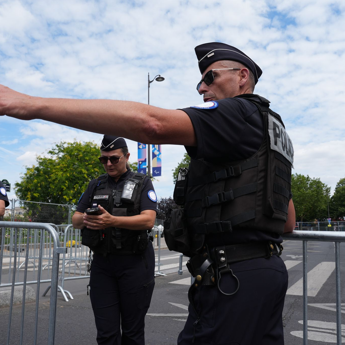 Zehntausende Polizisten und Gendarmen schützen die Eröffnungszeremonie. - Foto: Marcus Brandt/dpa