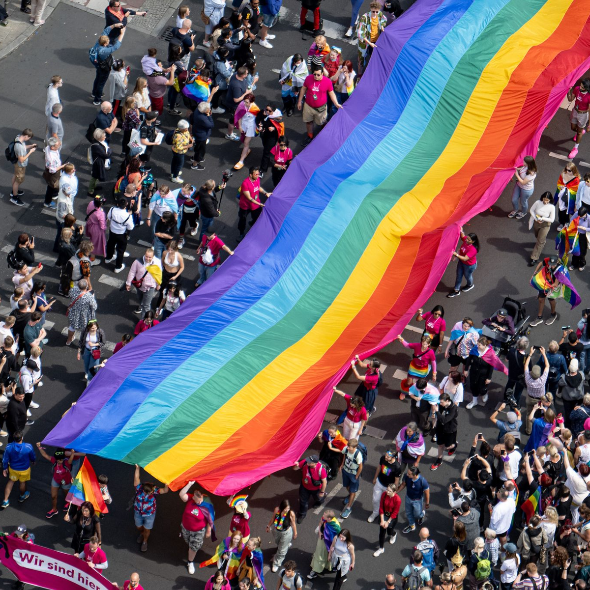 Die frühere Bundestagspräsidentin Bas (SPD) beteiligte sich beim CSD in Berlin  - Foto: Fabian Sommer/dpa