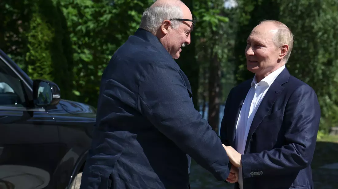 Spekuliert wird, dass es das mit Russland verbündete Belarus auf einen Gefangenenaustausch abgesehen haben könnte. - Bild: Alexander Kazakov/Pool Sputnik Kremlin/AP/dpa