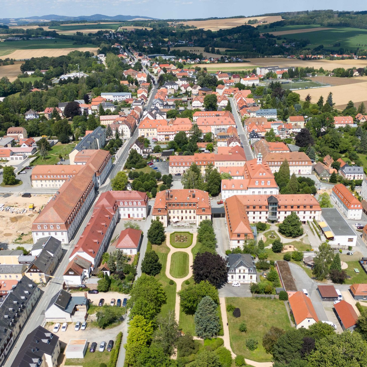 Die Brüdergemeine Herrnhut wurde in die Liste des Unesco-Weltkuturerbes aufgenommen. - Foto: Sebastian Kahnert/dpa