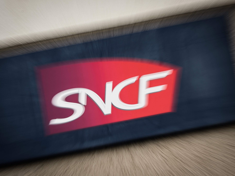Schnellzug-Anlagen des SNFC wurde von Unbekannten angegriffen. - Foto: Loic Venance/AFP/dpa