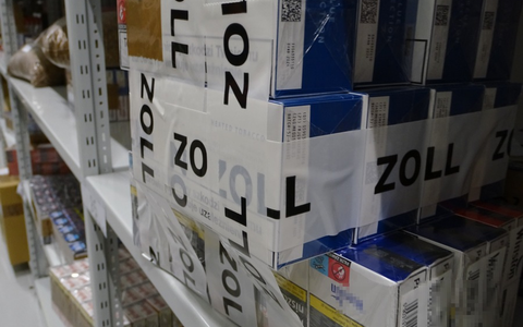 HZA-HST: Zwischenbilanz beim Tabakschmuggel ./. Stralsunder Zoll stellt 150.000 Zigaretten, etwa 21,50 Liter Liquids für E-Zigaretten und 3,6 kg Tabak-Feinschnitt in nur einem Monat sicher - Foto: presseportal.de