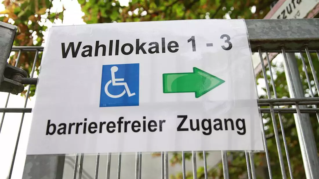 Hinweis auf Wahllokal (Symbolbild) - Bild: über dts Nachrichtenagentur