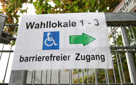 Hinweis auf Wahllokal (Symbolbild) - Foto: über dts Nachrichtenagentur