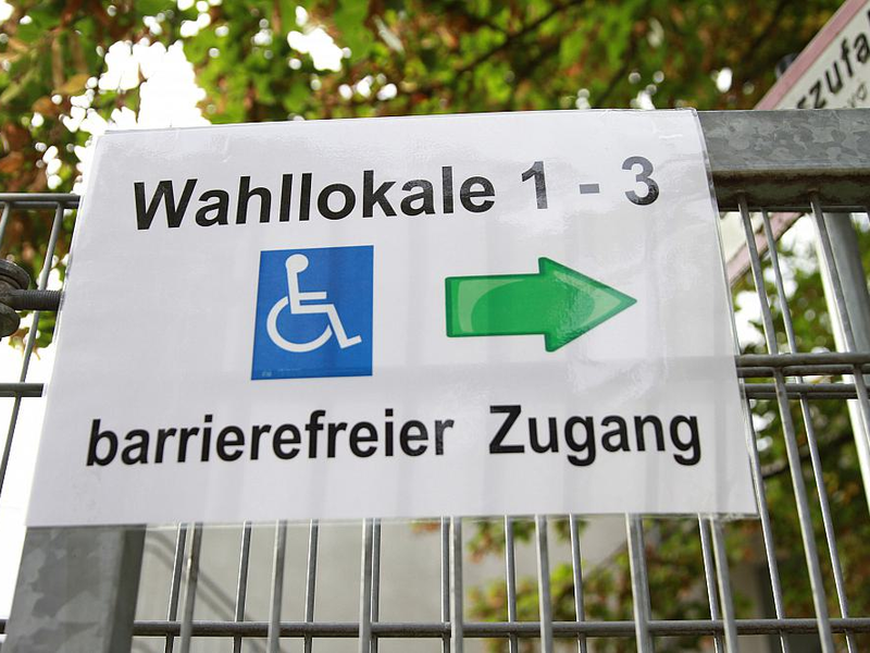 Hinweis auf Wahllokal (Symbolbild) - Foto: über dts Nachrichtenagentur
