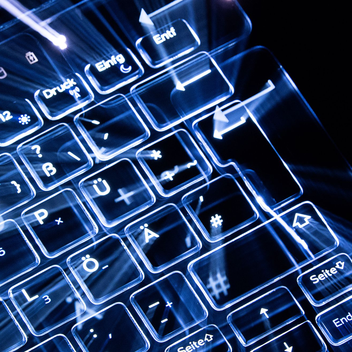 Die Angreifer schrieben unter einer falschen Identität Mails an das Büro der Abgeordneten. (Illustration) - Foto: Sebastian Gollnow/dpa