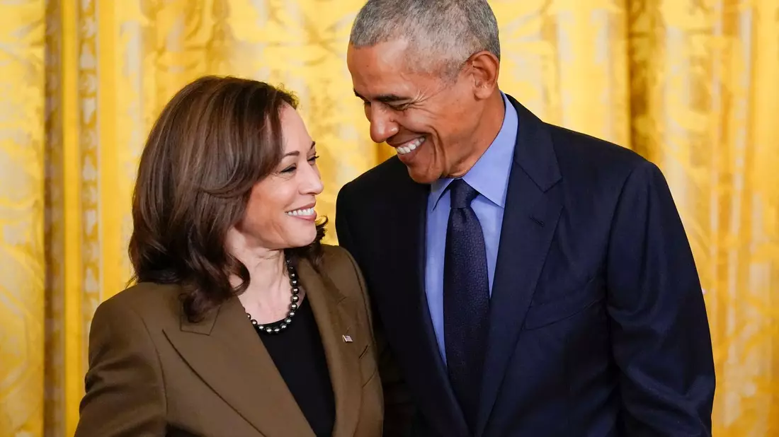 Barack Obama hat sich ein paar Tage Zeit gelassen, bis er sich nun öffentlich hinter die Kandidatur von Kamala Harris stellte. (Archivbild) - Bild: Carolyn Kaster/AP/dpa