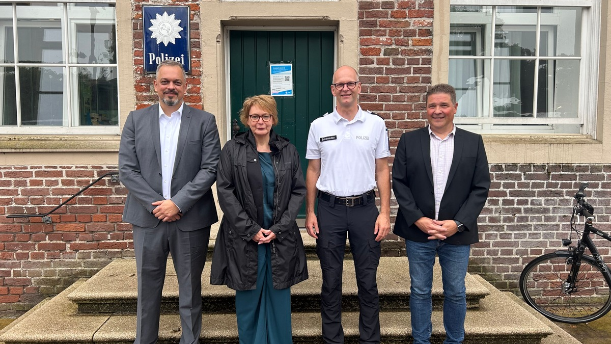 POL-OS: Innenministerin besucht Polizei in Norden - Neubau des Kommissariats angekündigt - Foto: presseportal.de