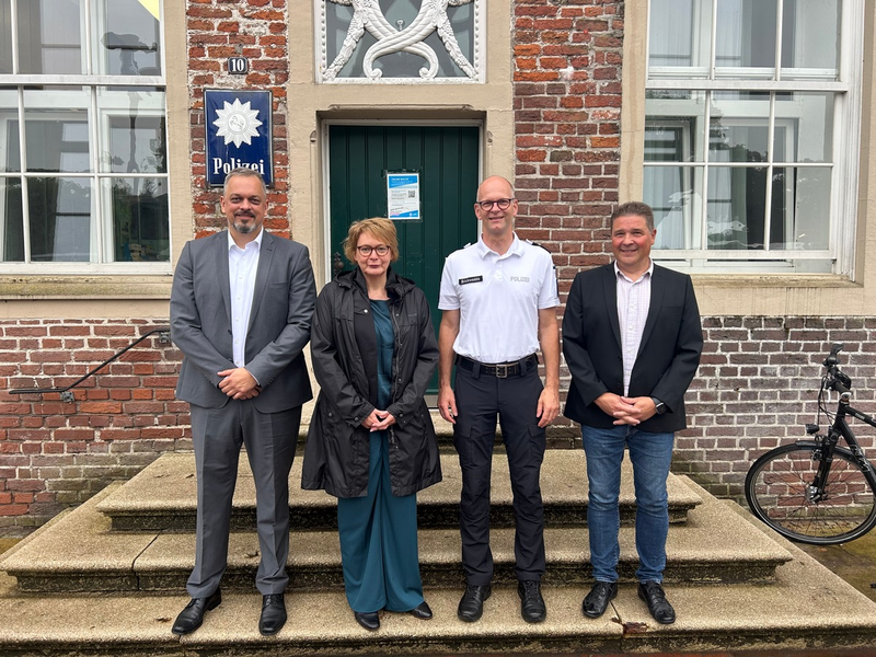 POL-OS: Innenministerin besucht Polizei in Norden - Neubau des Kommissariats angekĂŒndigt - Foto: presseportal.de