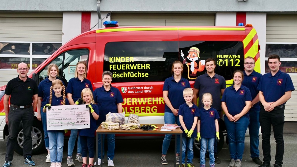 FF Olsberg: Spende der Provinzial Geschäftsstelle Olsberg an Kinder- und Jugendfeuerwehr. - Foto: presseportal.de