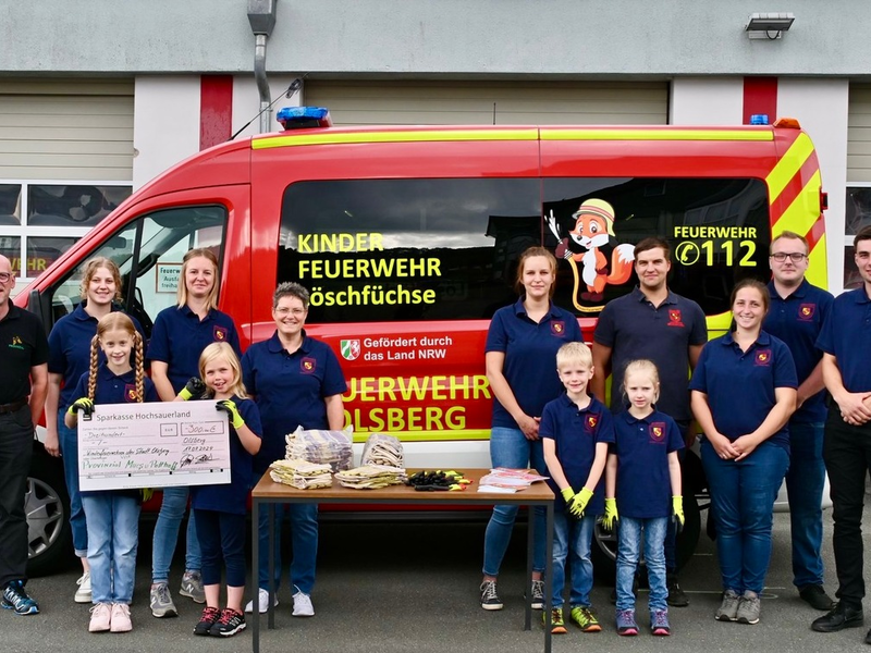 FF Olsberg: Spende der Provinzial Geschäftsstelle Olsberg an Kinder- und Jugendfeuerwehr. - Foto: presseportal.de