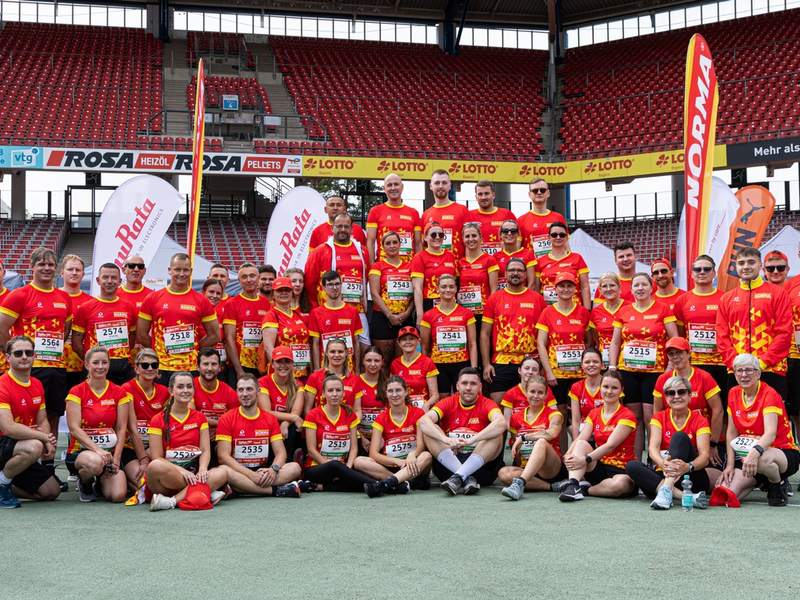 Knapp 100 NORMA-Läuferinnen und -Läufer zeigen beim B2Run-Firmenlauf 2024 in Nürnberg erneut Teamgeist und besonderen Zusammenhalt / Bei NORMA läuft's einfach - Foto: presseportal.de