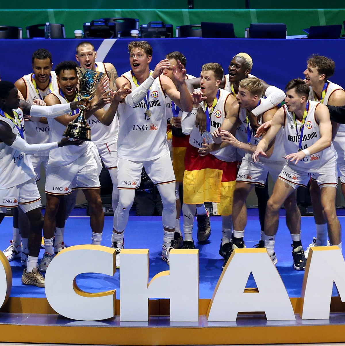 Deutschlands Basketballer wollen auch bei Olympia eine Medaille. - Foto: Matthias Stickel/dpa