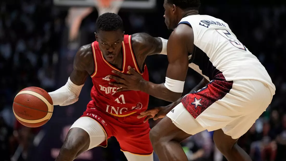 Dennis Schröder attackiert die Defense der USA. - Bild: Alastair Grant/AP