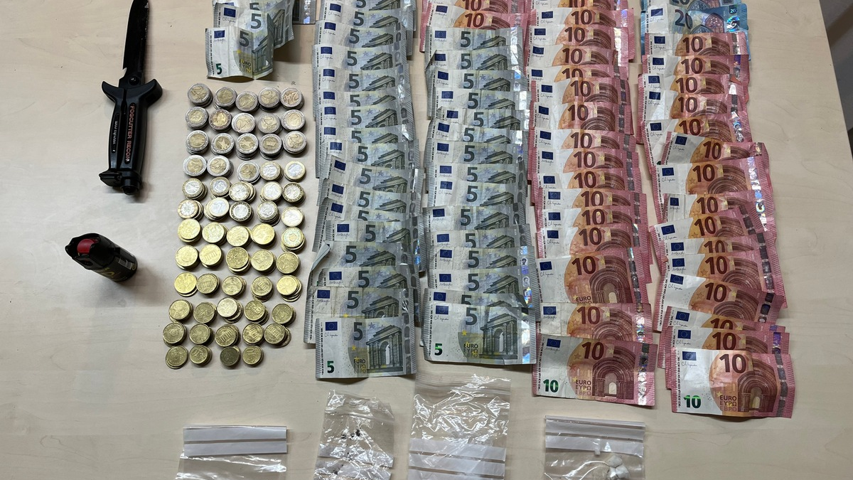 POL-D: Pempelfort - Zwei Drogendealer aus dem Verkehr gezogen - Wohnungsdurchsuchung - Betäubungsmittel, Messer und Bargeld sichergestellt - Festnahme - Foto: presseportal.de