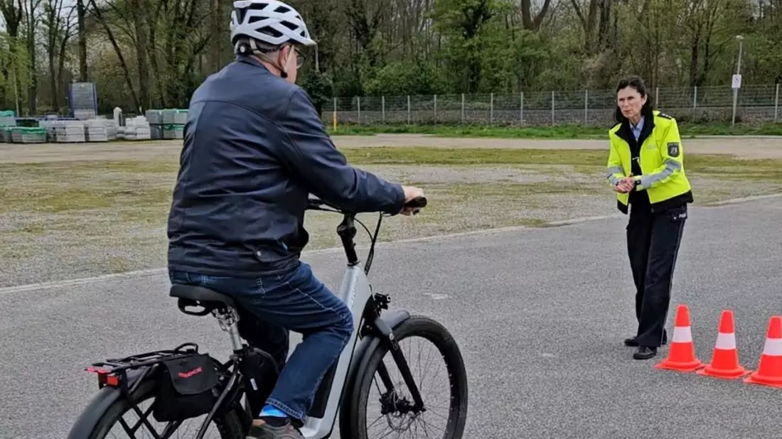 POL-DN: Fit und sicher auf dem E-Bike - jetzt noch einen der letzten Plätze sichern! - Bild: presseportal.de