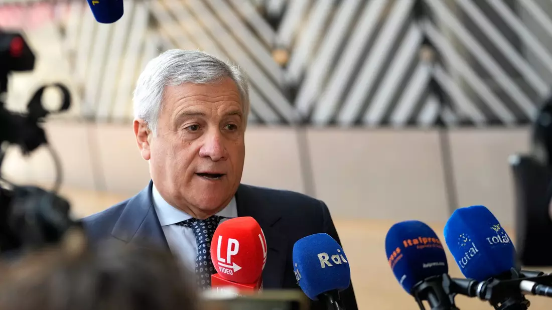 Italiens Außenminister Antonio Tajani sagte, nach 13 Jahren müsse die EU ihre Syrien-Politik an die «Entwicklung der Situation» anpassen. (Foto: Archiv) - Bild: Virginia Mayo/AP/dpa