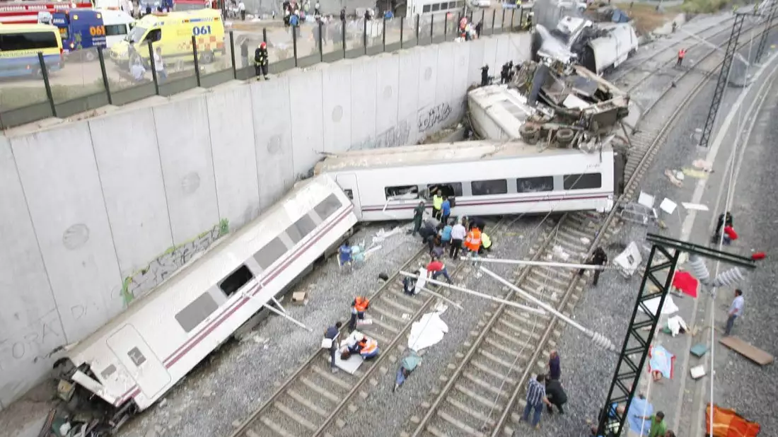 Der Unglückszug fuhr mit 192 Stundenkilometern in eine Kurve, in der nur Tempo 80 zugelassen war.  (Archivfoto) - Bild: picture alliance / Oscar Corral/EFE/dpa