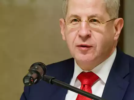 Explosion der Messerstechereien - Maaßen für Liberalisierung des Waffenrechts - Foto: presseportal.de