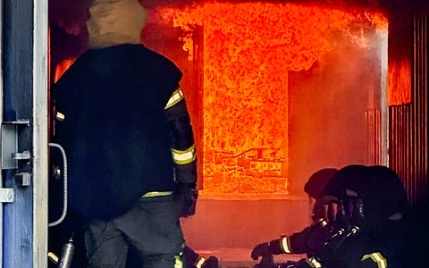FW-OLL: Hitze bis zu 1000°C - Realbrandausbildung der Gemeindefeuerwehr Großenkneten - Foto: presseportal.de