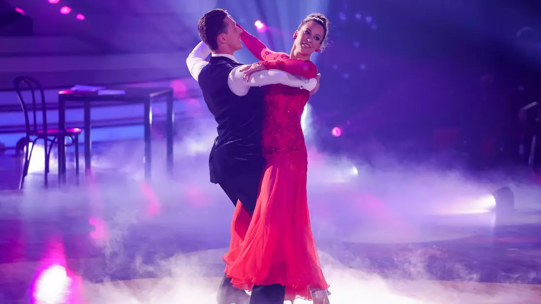 Caroline Bosbach, Politikerin, und Valentin Lusin, Profitänzer, tanzen in der RTL-Tanzshow «Let's Dance». - Bild: Rolf Vennenbernd/dpa