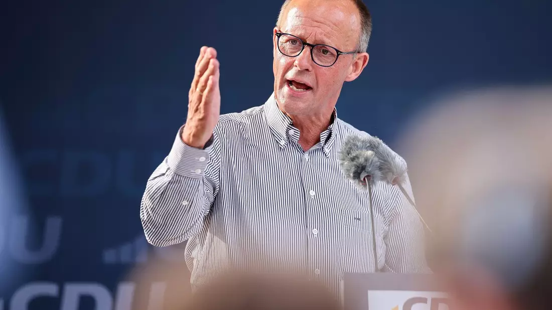 Migration, Bürgergeld, Wirtschaftspolitik: CDU-Chef Merz will, dass Kanzler Scholz solche Themen zur Chefsache erklärt. (Archivbild) - Bild: Jan Woitas/dpa