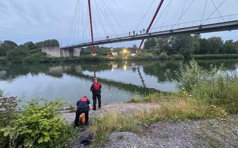 FW-GE: Abendliche Feuerwehrübung am Rhein-Herne-Kanal - Foto: presseportal.de