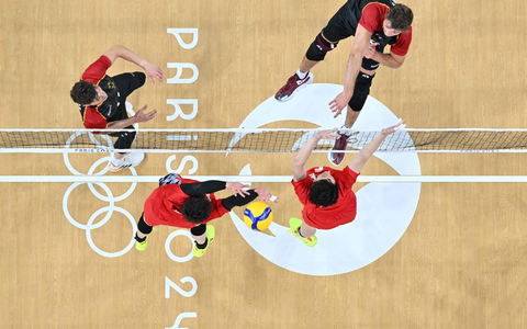 Deutschlands Volleyballer verlieren Olympia-Auftakt gegen Japan. - Foto: Natalia Kolesnikova/AFP/dpa