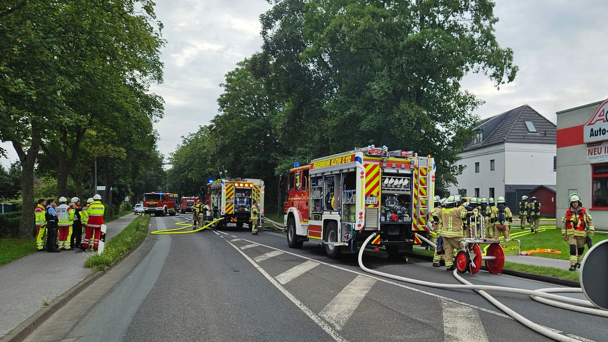 FW-KLE: Wohnungsbrand in Mehrfamilienhaus an der Emmericher Straße - Foto: presseportal.de