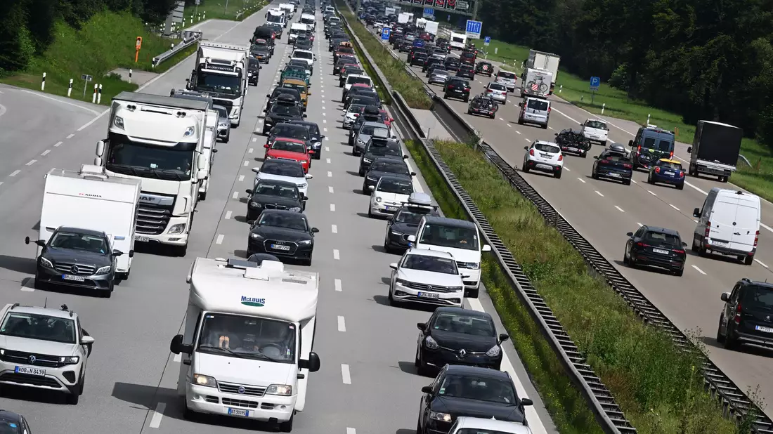 Flexiblen Reisenden wird empfohlen, an anderen Tagen zu fahren. - Bild: Felix Hörhager/dpa