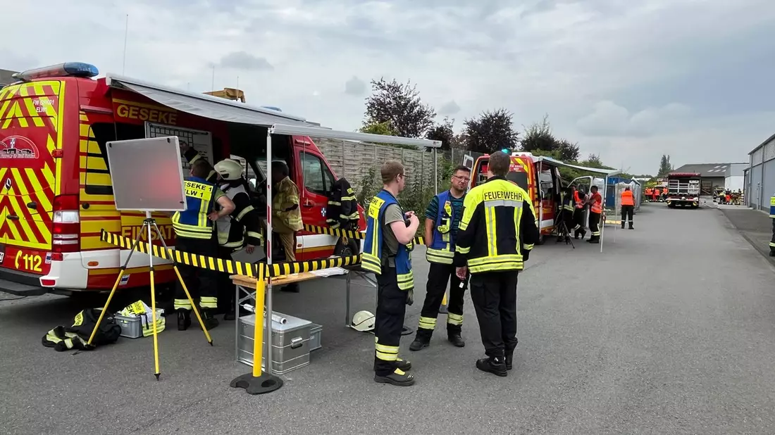 FW Kreis Soest: Erste Lagemeldung unbekannter Stoffaustriff in Geseke - Bild: presseportal.de