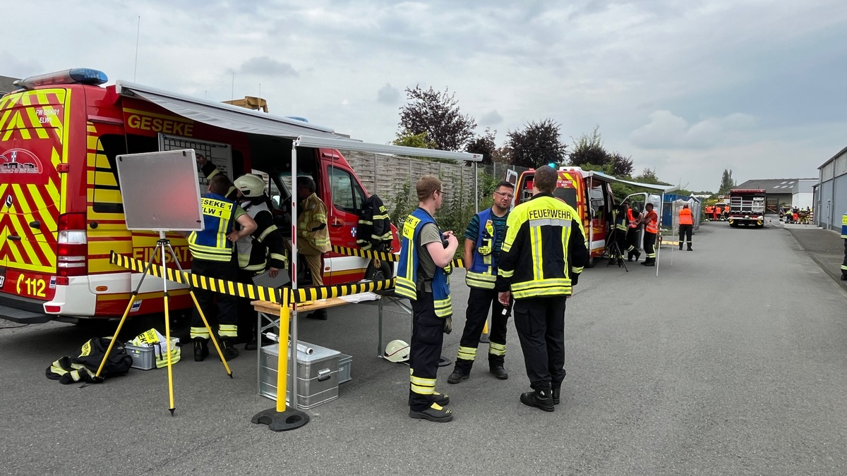 FW Kreis Soest: Erste Lagemeldung unbekannter Stoffaustriff in Geseke - Foto: presseportal.de