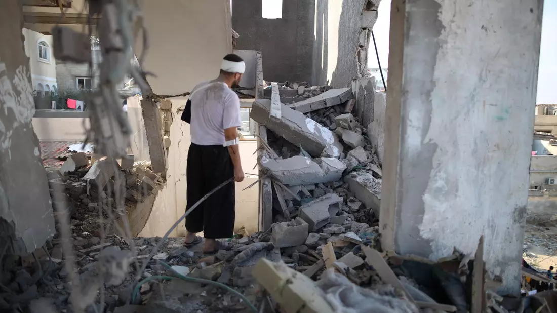 Ein israelischer Luftangriff tötete in Deir al-Balah palästinensischen Angaben zufolge Dutzende Menschen. (Archivbild) - Bild: Marwan Dawood/Xinhua/dpa