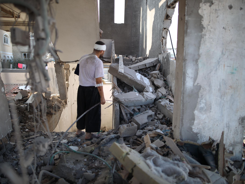 Ein israelischer Luftangriff tötete in Deir al-Balah palästinensischen Angaben zufolge Dutzende Menschen. (Archivbild) - Foto: Marwan Dawood/Xinhua/dpa