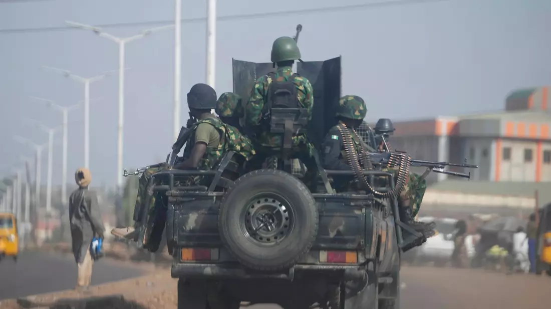 Dem nigerianischen Militär ist es bislang nicht gelungen, die Terrorgruppe Boko Haram endgültig zu bezwingen. - Bild: Sunday Alamba/AP/dpa