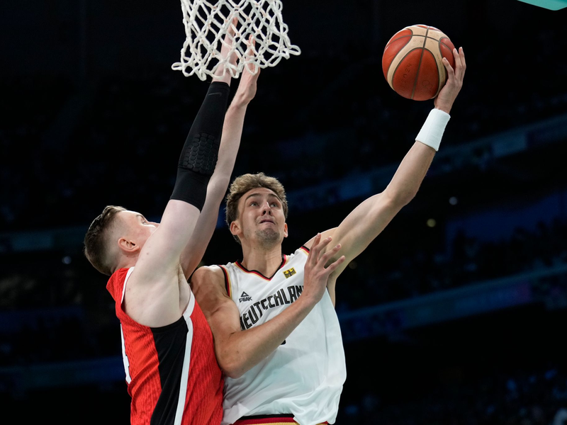 Deutschlands Basketballer starten mit Sieg in Olympia. - Foto: Mark J. Terrill/AP/dpa