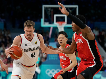 Die deutschen Basketballer haben die Vorrunde mit einer Gala abgeschlossen. - Foto: Mark J. Terrill/AP