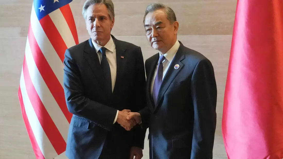 Bei dem knapp anderthalb Stunden dauernden Gespräch haben Wang Yi und Antony Blinken vor allem kritische Töne angeschlagen. - Bild: Achmad Ibrahim/Pool AP/dpa