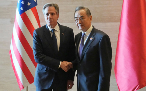 Bei dem knapp anderthalb Stunden dauernden Gespräch haben Wang Yi und Antony Blinken vor allem kritische Töne angeschlagen. - Foto: Achmad Ibrahim/Pool AP/dpa