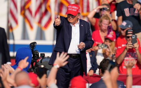 Die Rede- und Versammlungsfreiheit dürfe von nichts und niemandem eingeschränkt werden, teilt Trump mit.  - Foto: Gene J. Puskar/AP/dpa