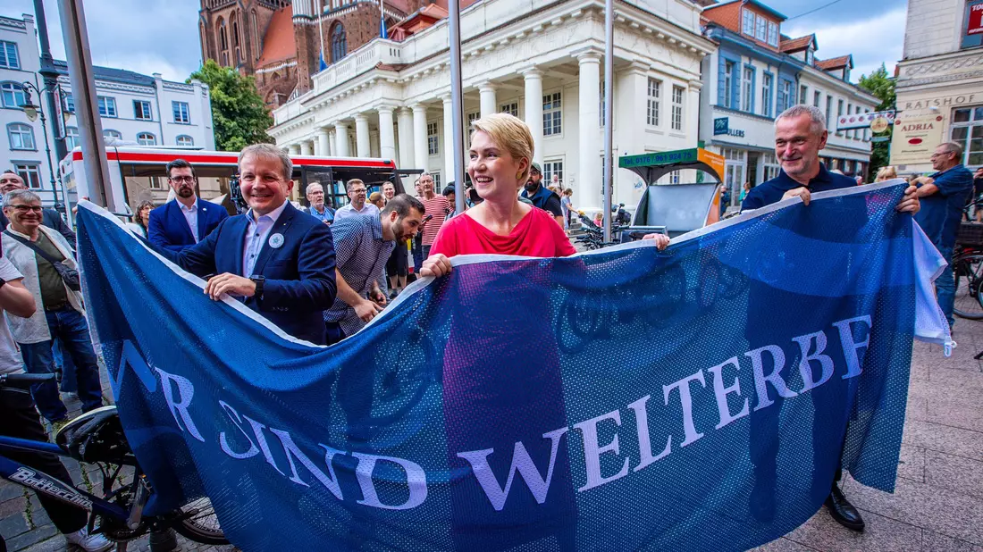 Es ist geschafft: Das Schweriner Residenzensemble ist Unesco-Weltkulturerbe. - Bild: Jens Büttner/dpa