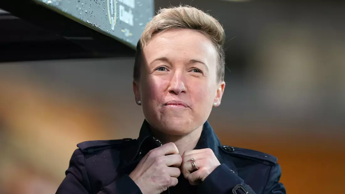 Harte FIFA-Strafe im Drohnen-Skandal: Sechs Punkte Abzug und ein Jahr Sperre für Trainerin Bev Priestman. - Bild: Joe Giddens/PA Wire/dpa