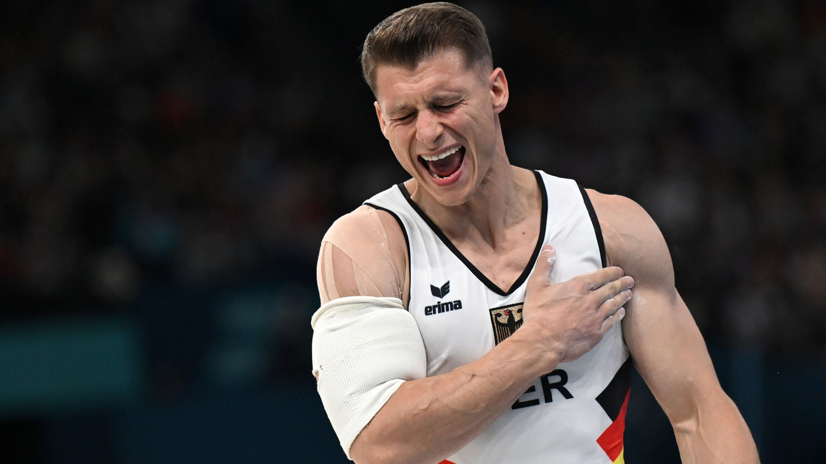Andreas Toba jubelt über eine gelungene Übung. - Foto: Marijan Murat/dpa