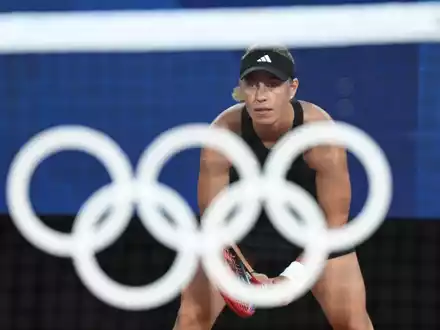 Alexander Zverev tritt bei den Sommerspielen in Paris mit den Erinnerungen an seine Goldmedaille von Tokio an. - Foto: Marijan Murat/dpa