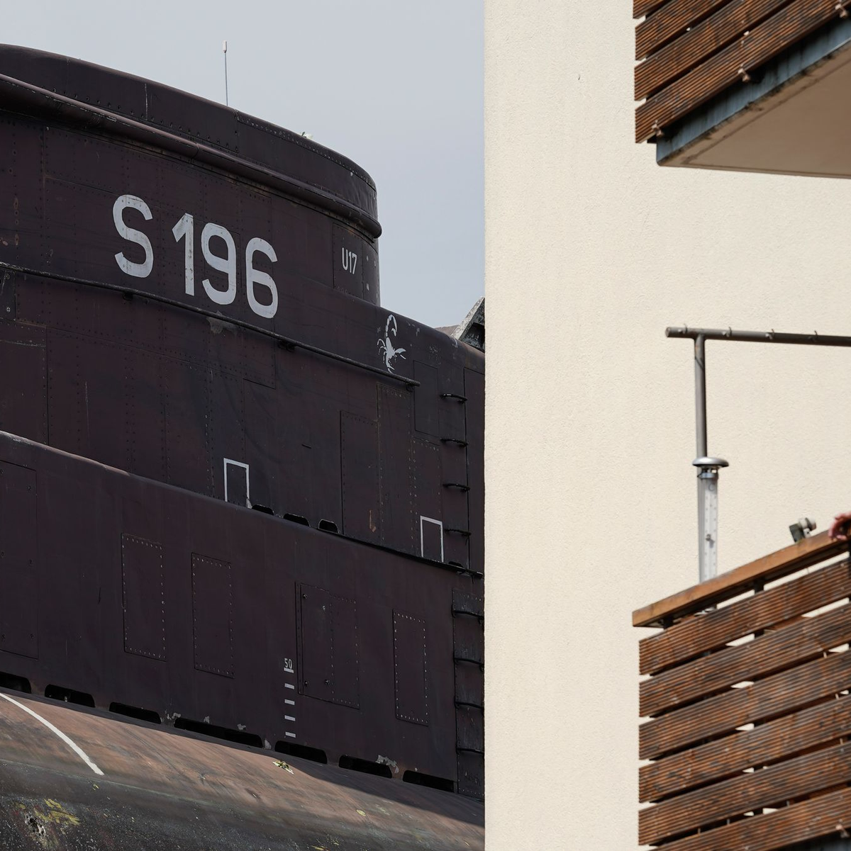 Bei Ortsdurchfahrten zählte oft jeder Zentimeter. (Archivfoto) - Foto: Uwe Anspach/dpa