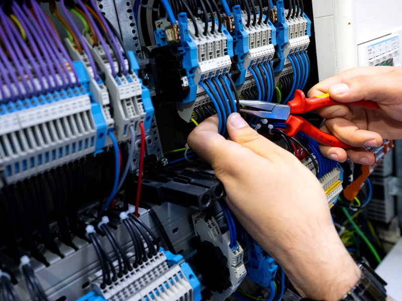 Die deutsche Wirtschaft setzt auf Anwerbung von Fachkräften  - Foto: Sven Hoppe/Deutsche Presse-Agentur GmbH/dpa