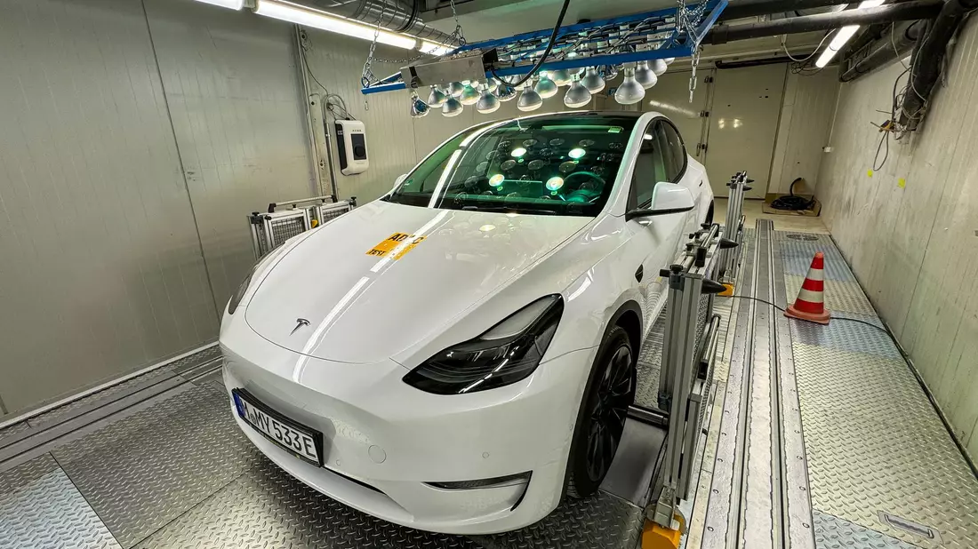 Tesla Model Y - nach Zahlen des ZSW das weltweit häufigste Elektroauto.  - Bild: Thomas Geiger/dpa-tmn